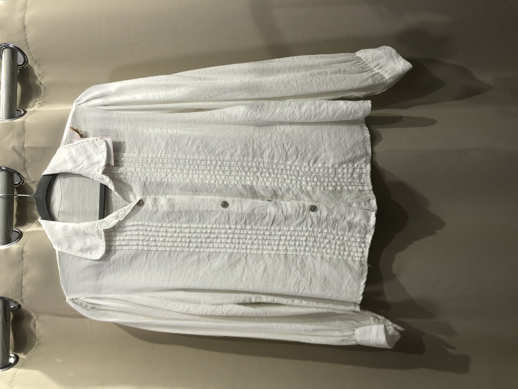 Camisa blanca manga larga. Talla unica. Precio 25E