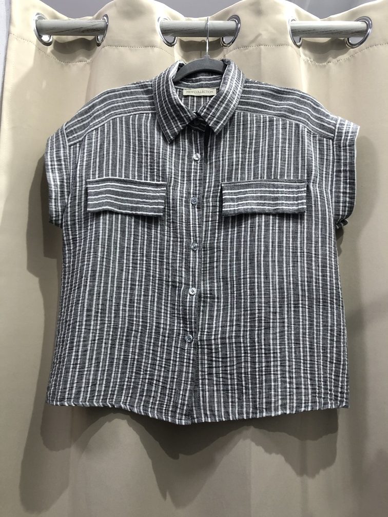 Camisa de rayas gris y blanca. Talla unica. Precio 18E