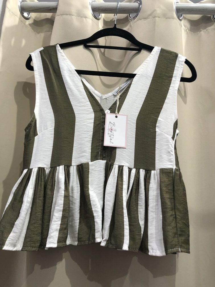 Camisa de rayas y tirantes anchos. Talla unica. Precio 15E