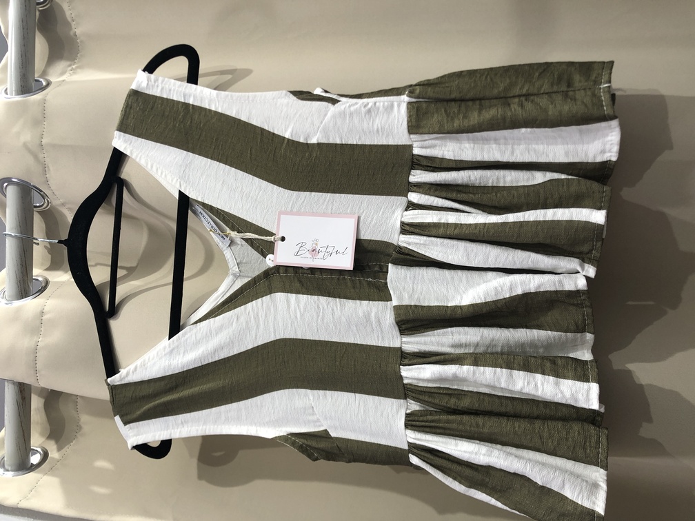 Camisa de rayas y tirantes anchos. Talla unica. Precio 15E