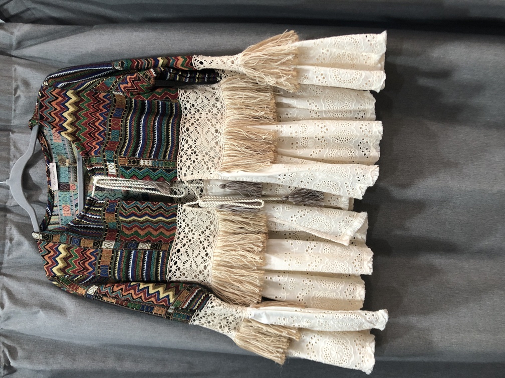 Camisa estampada con flecos. Talla unica. Precio 35E