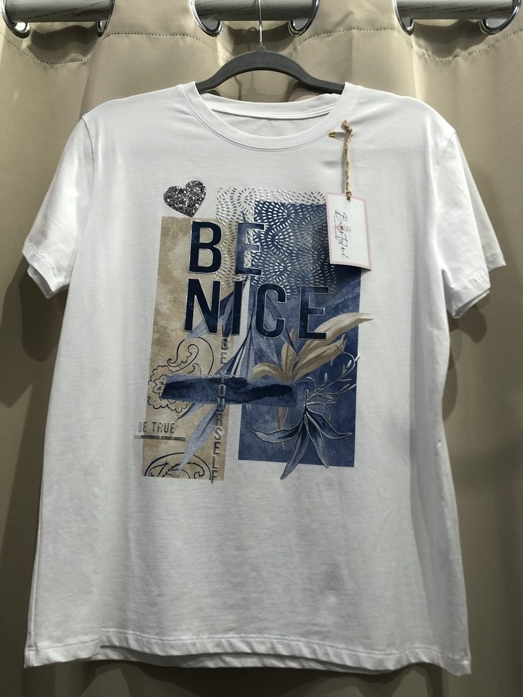 Camiseta basica blanca manga corta. Talla unica. Precio 20E
