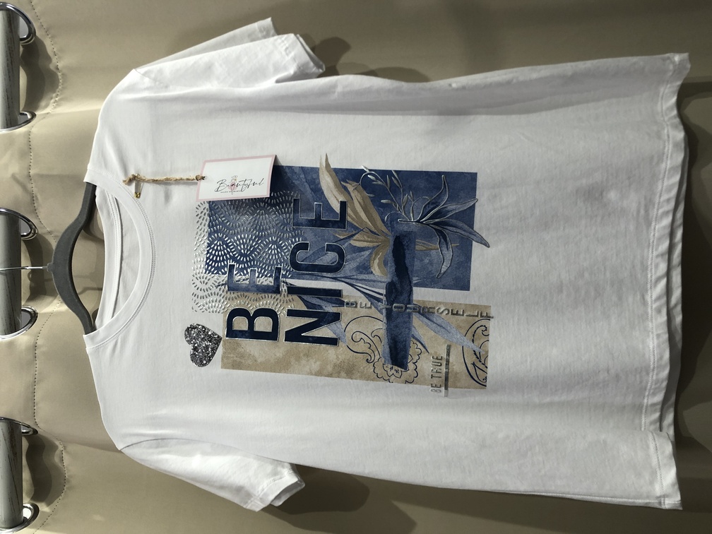 Camiseta basica blanca manga corta. Talla unica. Precio 20E