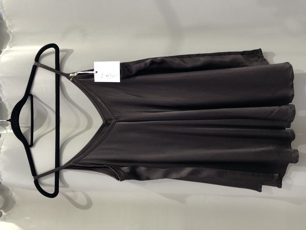 Camiseta lencera color marron. Ideal para cualquier evento. Talla unica. Precio 18E