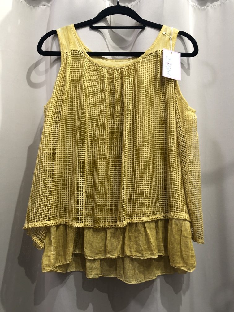 Camiseta rejilla color amarillo. Talla unica. Precio 25E