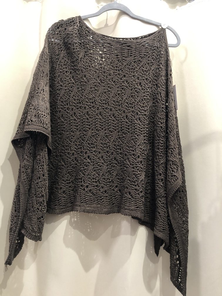 Capa marron crochet. Talla unica. Precio 28E