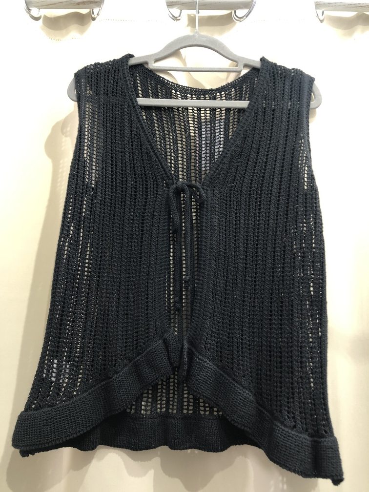 Chaleco color negro. Talla unica. Precio 16E
