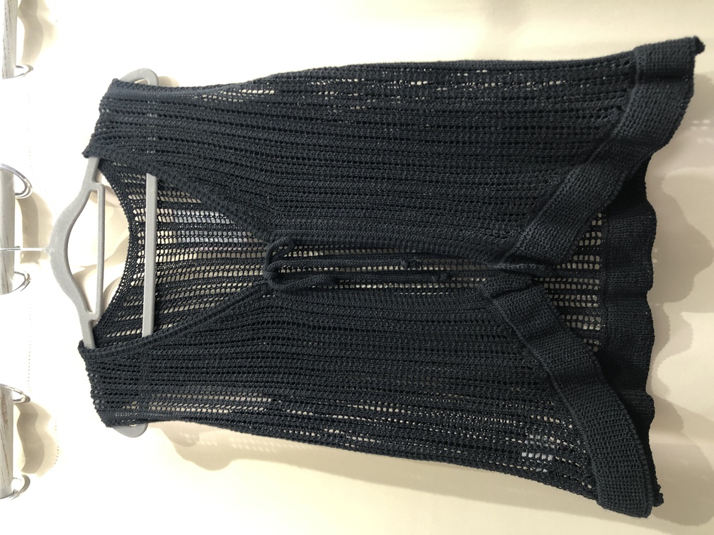 Chaleco color negro. Talla unica. Precio 16E