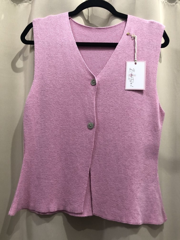 Chaleco de hilo rosa empolvado. Talla unica. Precio 18E