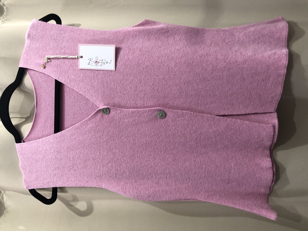 Chaleco de hilo rosa empolvado. Talla unica. Precio 18E