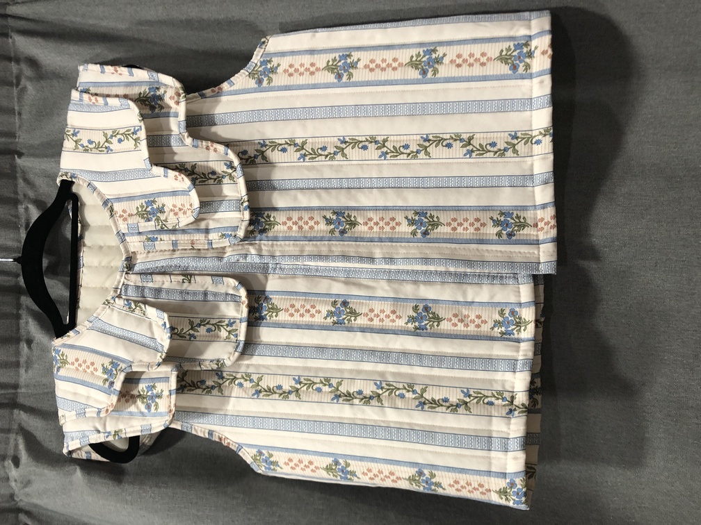 Chaleco estampado tonos azul. Talla unica. Precio 28E