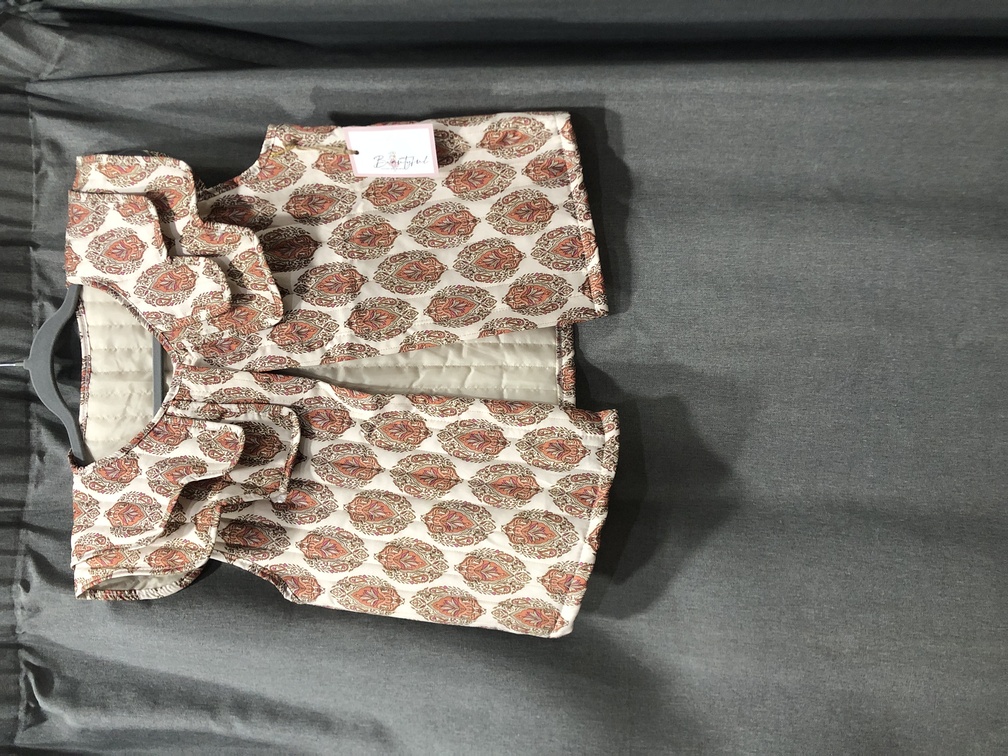 Chaleco estampado tonos marron. Talla unica. Precio 28E