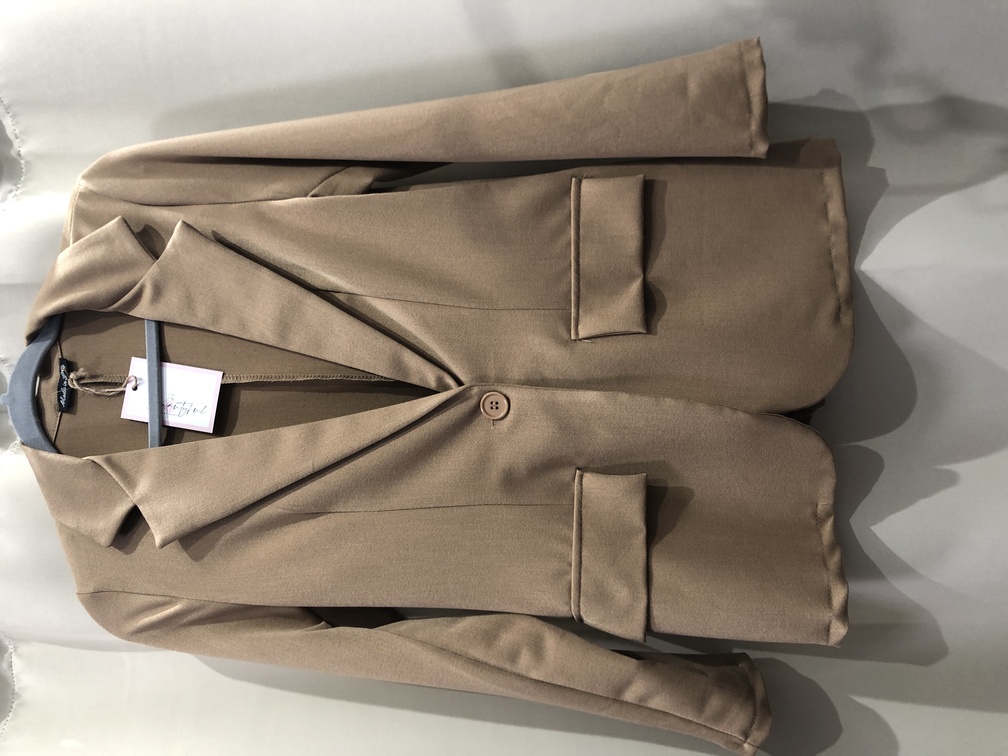 Chaqueta americana recta color marron. Talla S M. Precio 22E