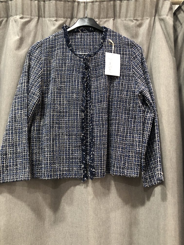 Chaqueta azul y blanco. Talla unica. Precio 50E