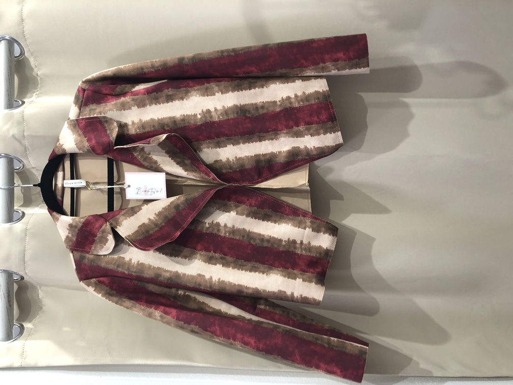 Chaqueta de antelina. Talla unica. Precio 42E