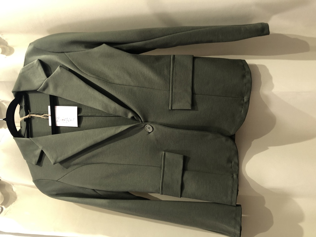 Chaqueta verde americana. Talla unica. Precio 20E