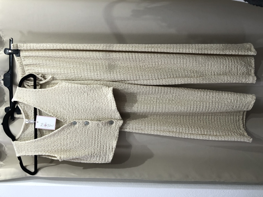 Conjunto casual beige. Muy comodo para el dia a dia. Precio 30E