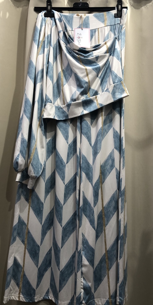 Conjunto de blusa manga larga y hombro fuera y pantalon de algodon. Talla unica. Precio 32E