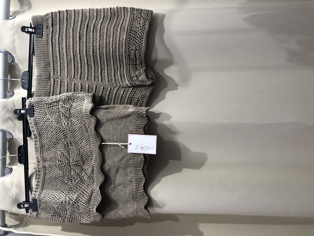 Conjunto de top y pantalon corto de hilo beige. Talla unica. Precio 22E