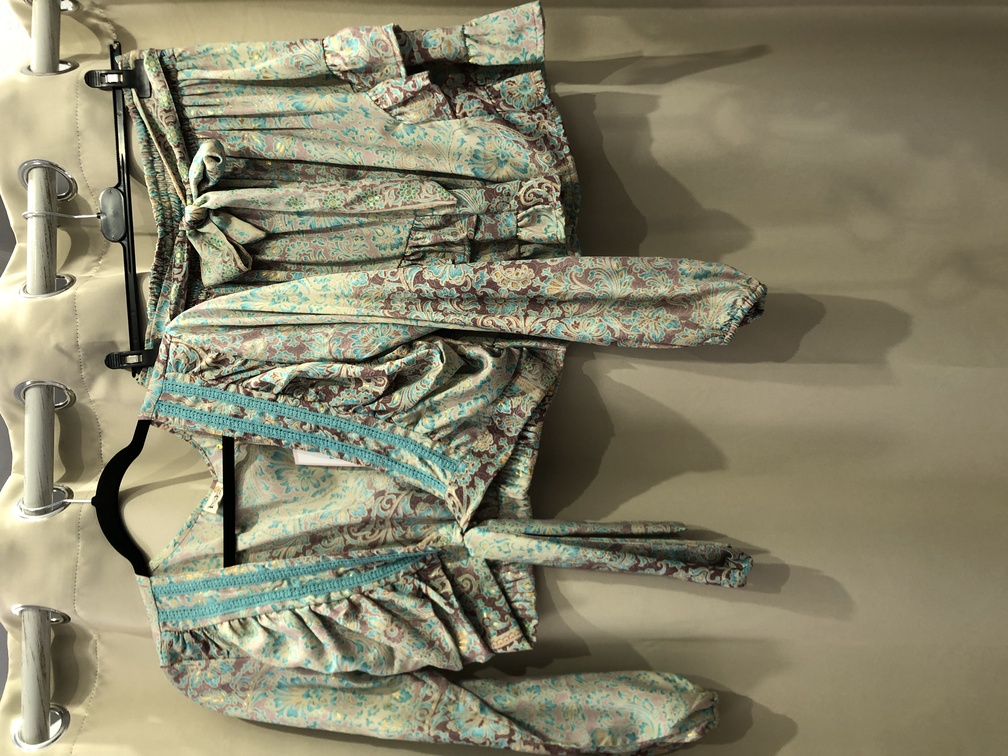 Conjunto falda pantalon casual verde. Talla unica. Precio 35E