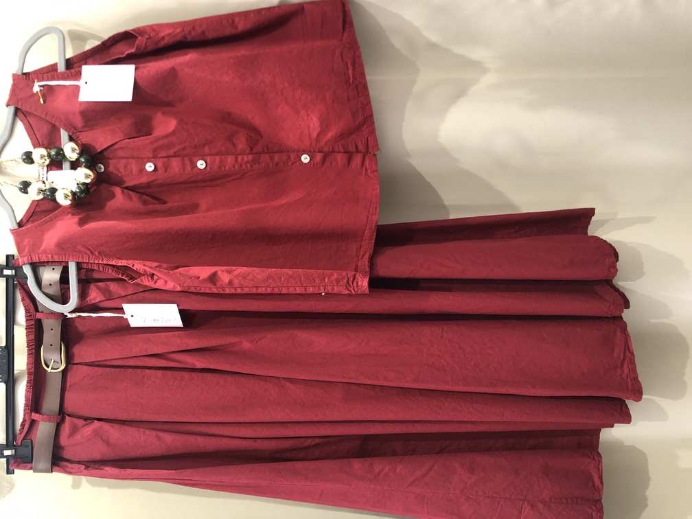 Conjunto granate pantalon y blusa tirante ancho. Talla unica. Precio pantalon 20E  blusa 15E