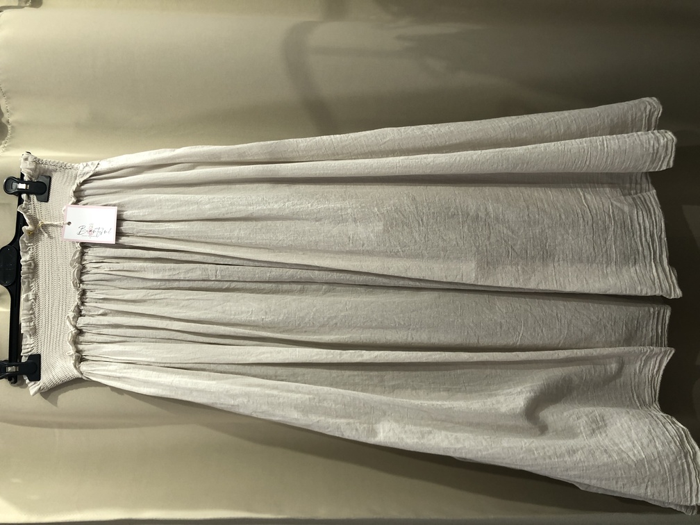 Falda algodon gris claro. Talla unica. Precio 25E