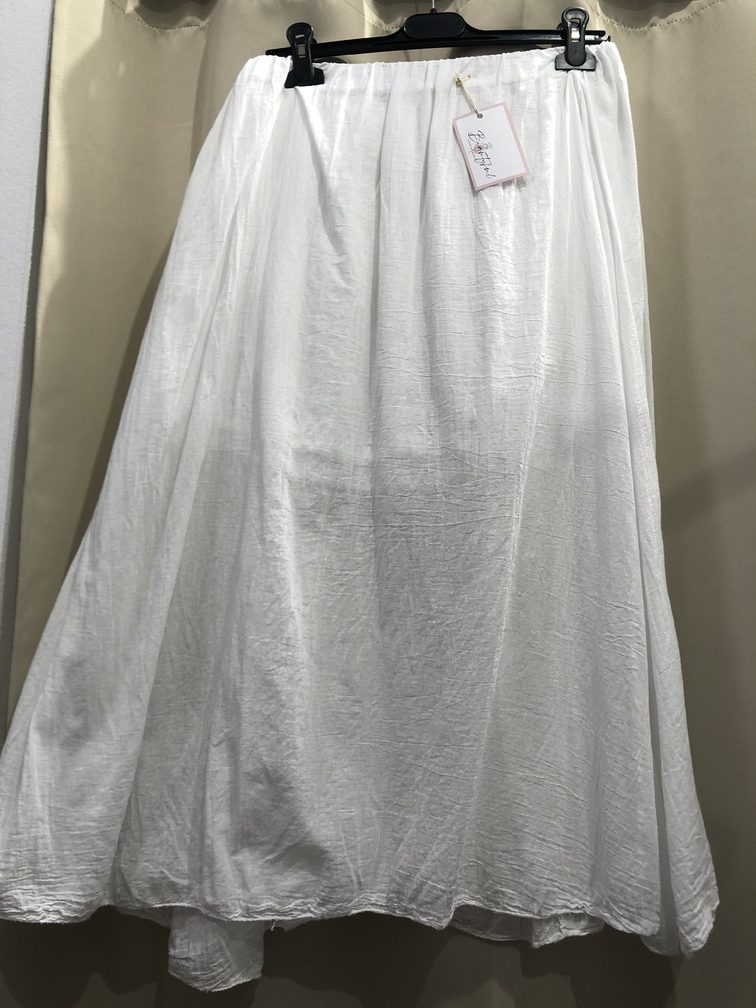 Falda blanca de algodon. Talla unica. Precio 18E