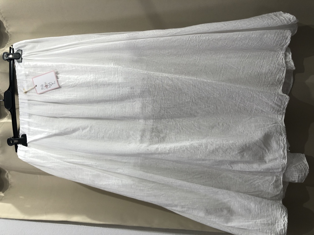 Falda blanca de algodon. Talla unica. Precio 18E