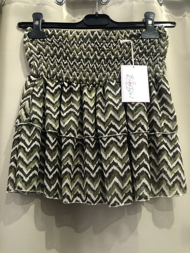 Falda corta estampada con goma en la cintura. Talla unica. Precio18E