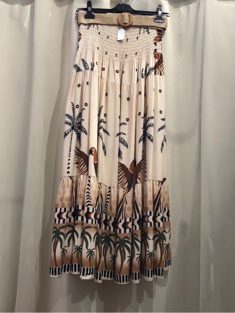 Falda de algodon con estampado de palmeras. Talla unica. Precio 2290E