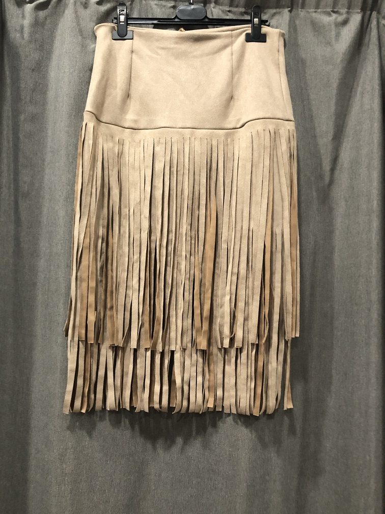 Falda marron de antelina con flecos. Talla unica. Precio 15E