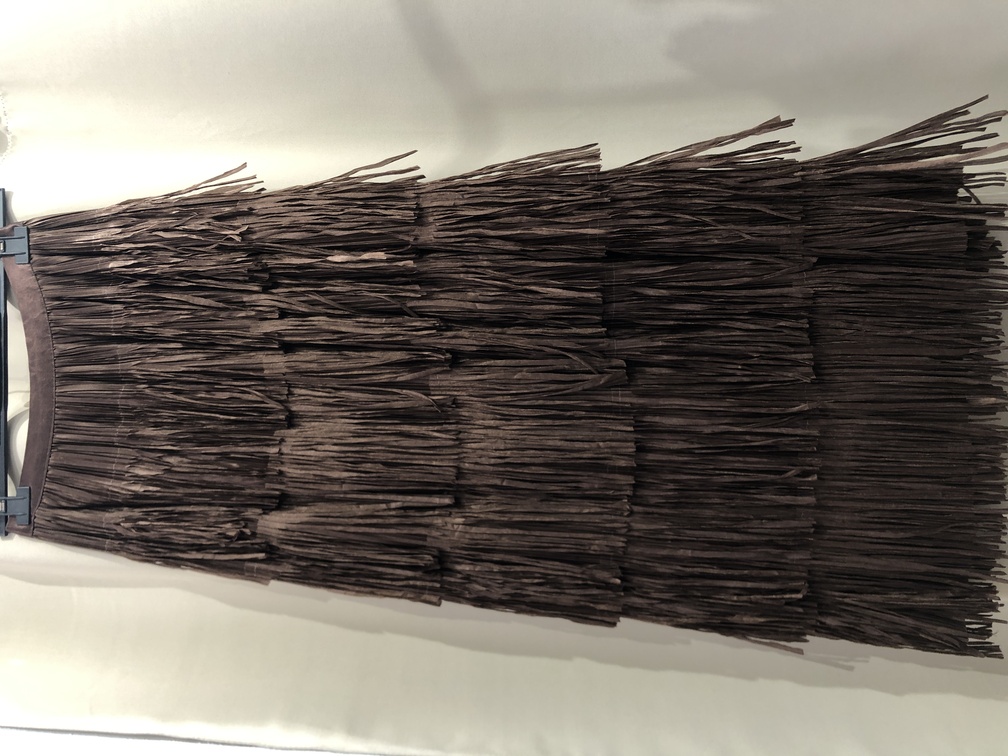 Falda marron de flecos. Talla unica. Precio 35E