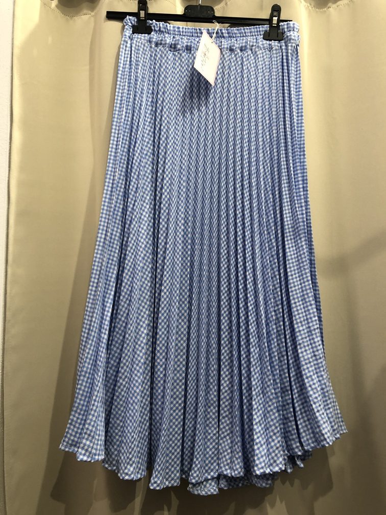 Falda plisada de cuadros Vichy azul. Talla unica. Precio 25E