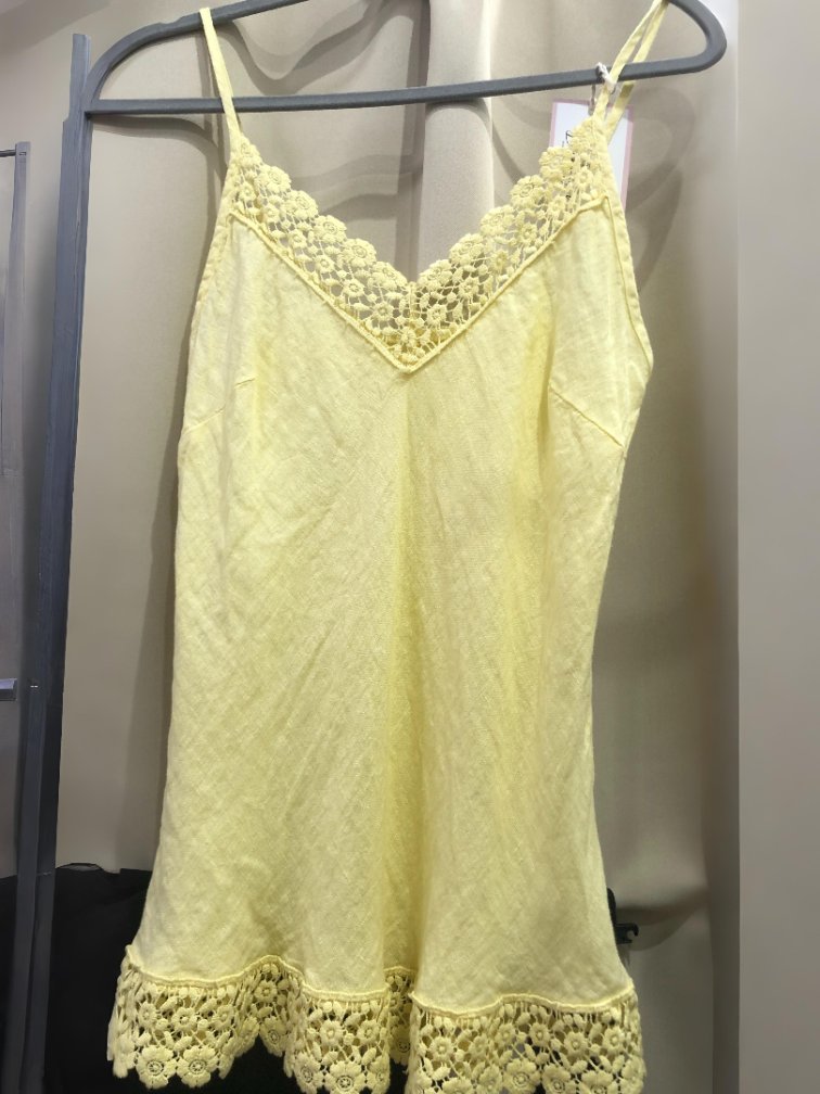 Lencera amarilla bordada. Talla unica. Precio 25E