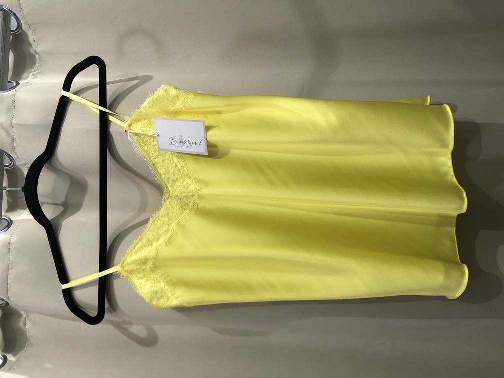 Lencera color amarillo. Talla unica. Precio 12E