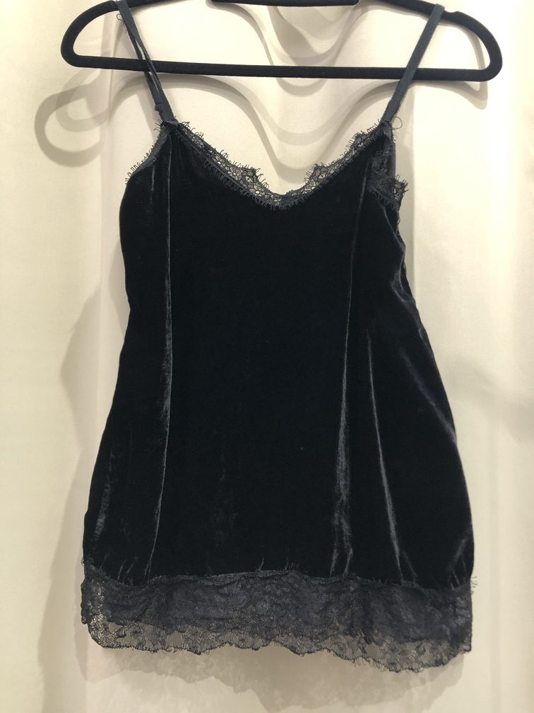 Lencera de terciopelo negro. Talla unica. Precio 16E