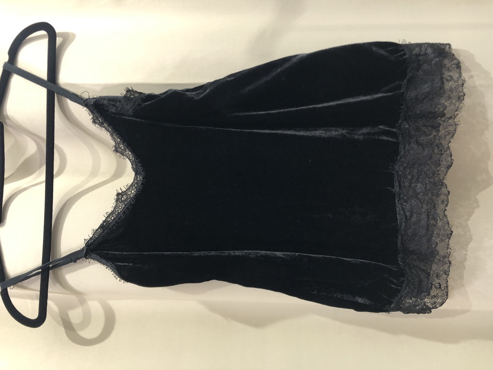 Lencera de terciopelo negro. Talla unica. Precio 16E