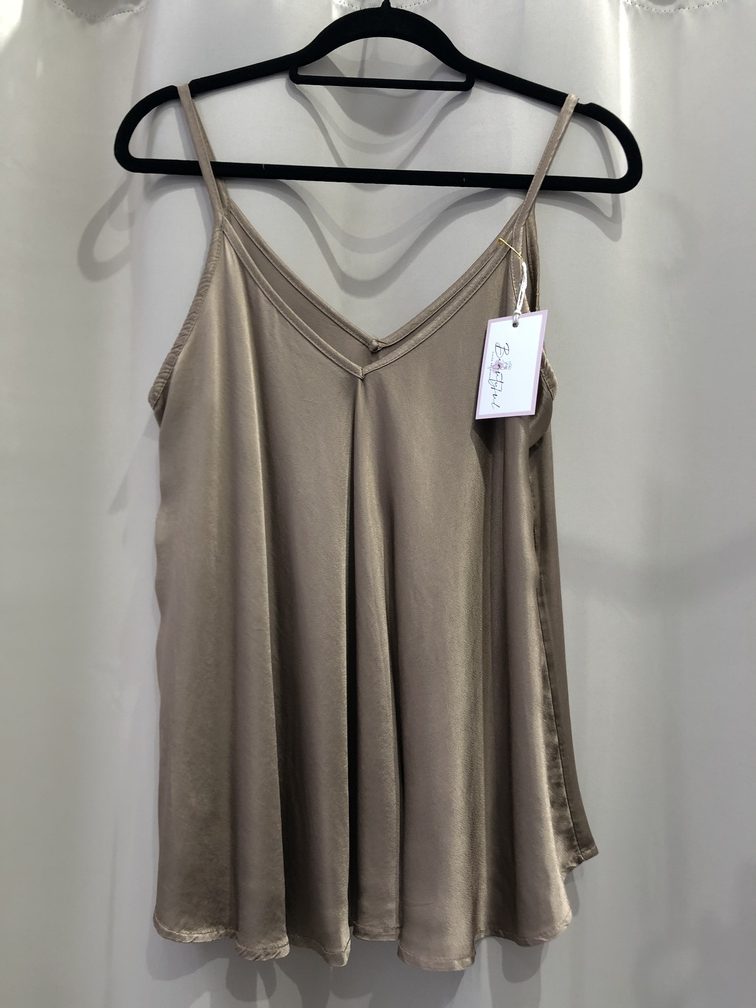 Lencera muy suave y estilosa para cualquier momento. Color champagne. Talla unica. Precio 18E