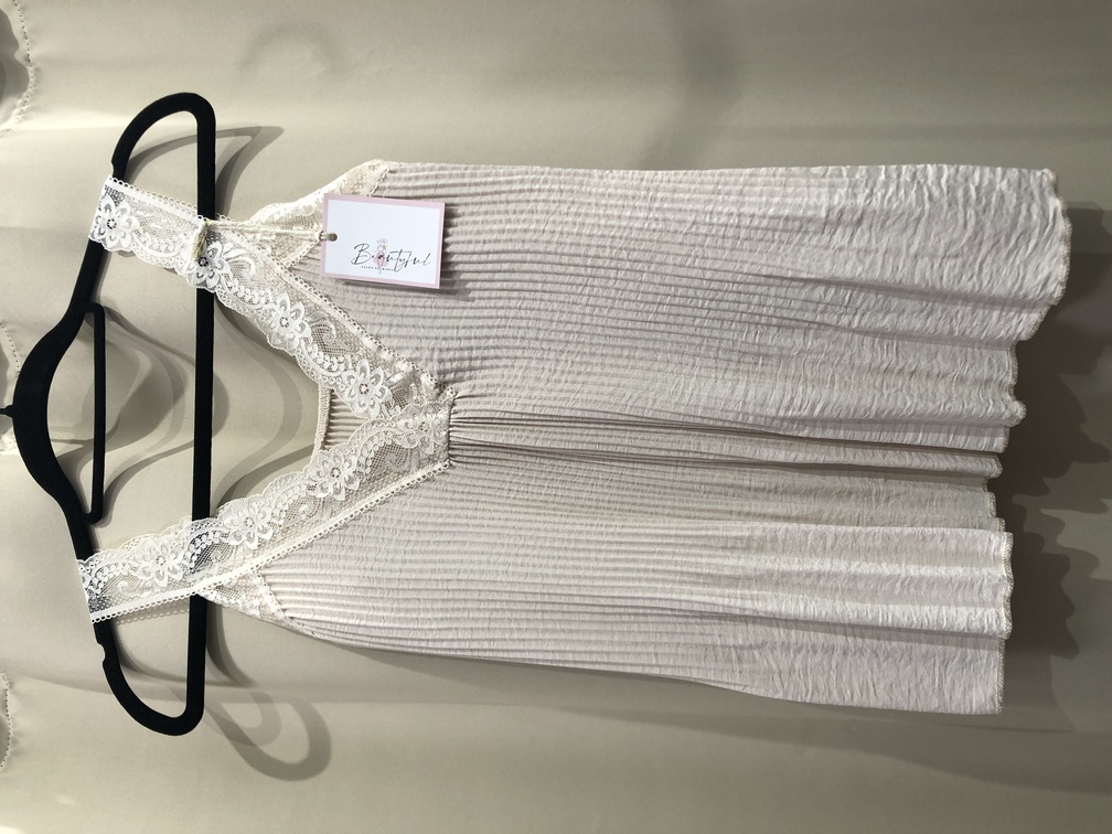 Lencera plisada color beige. Talla unica. Precio 15E