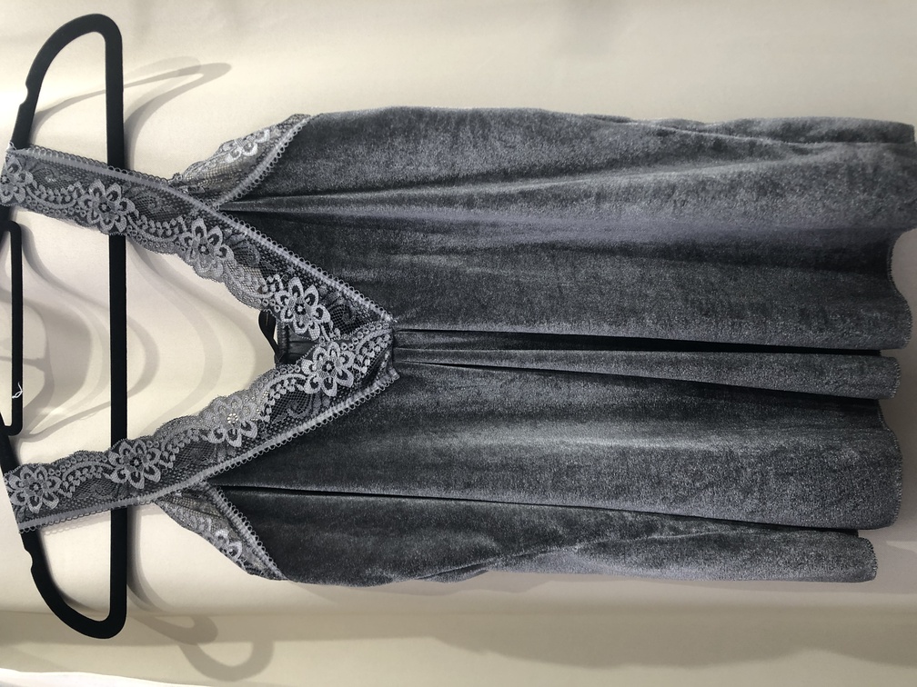 Lencera terciopelo gris. Talla unica. Precio 18E