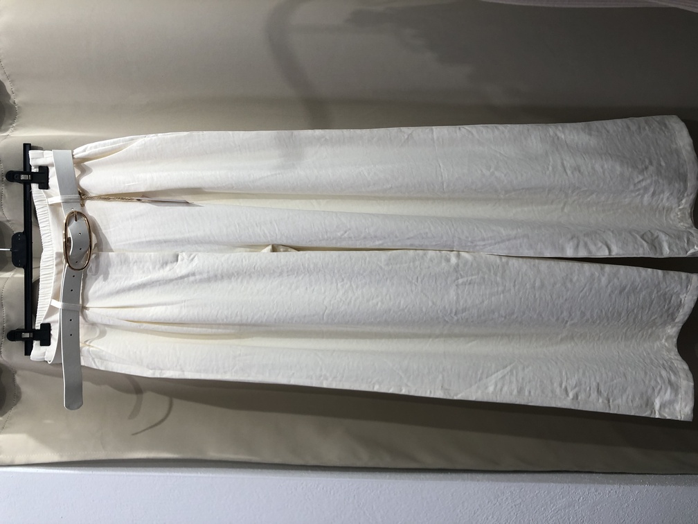 Pantalon ancho blanco pata de elefante. Talla unica. Precio 30E