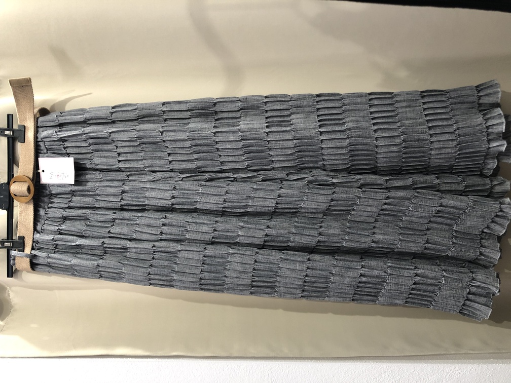 Pantalon ancho recto plisado color azul. Talla unica. Precio 30E