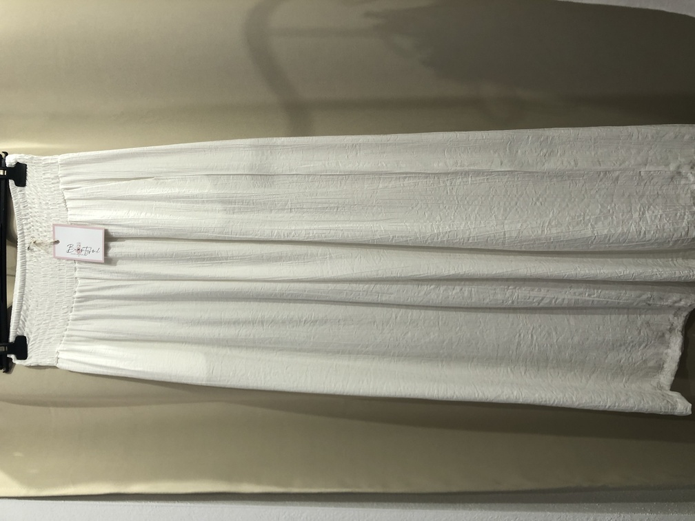 Pantalon blanco ancho. Talla unica. Precio25E
