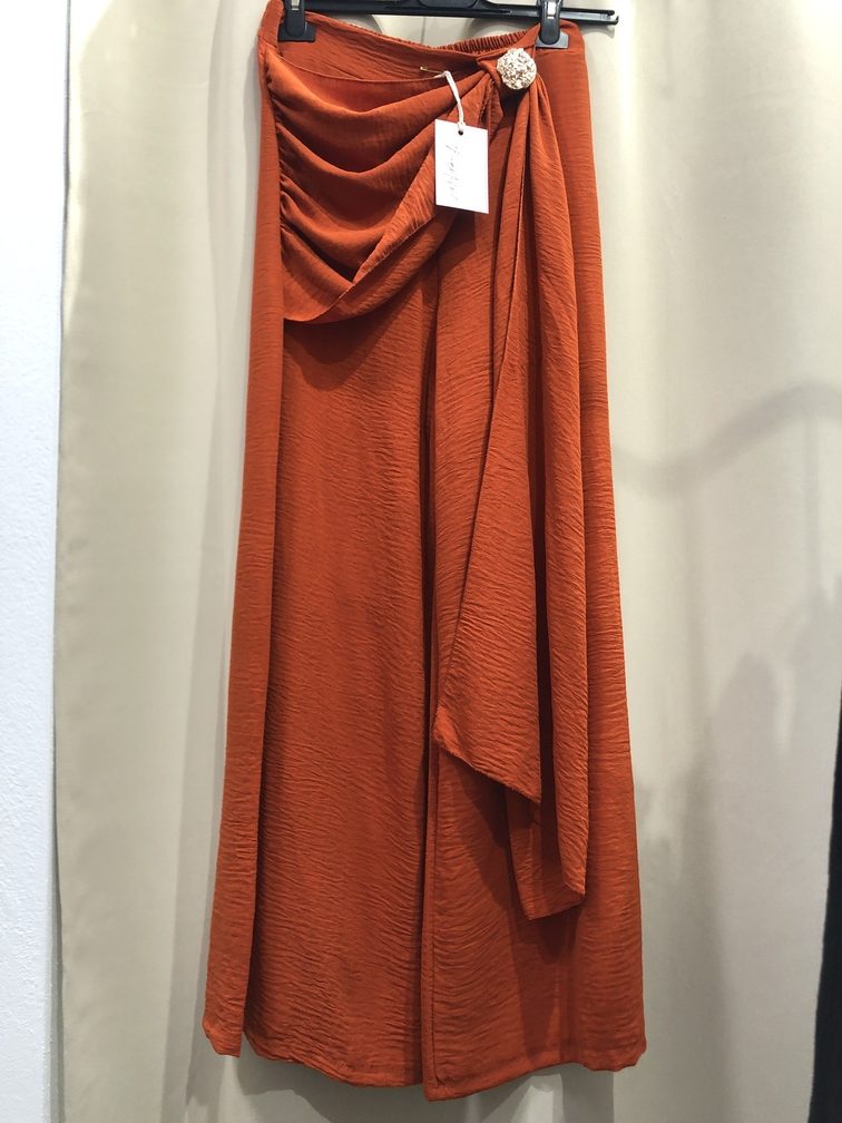Pantalon color teja. Talla unica. Precio 18E