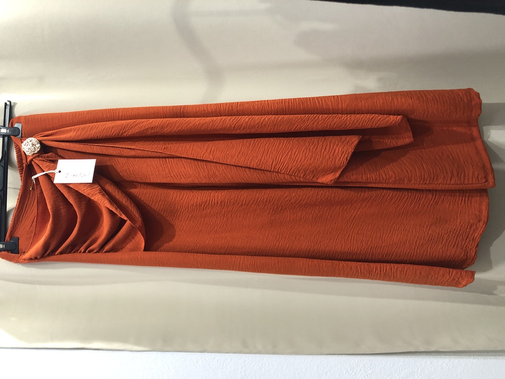 Pantalon color teja. Talla unica. Precio 18E