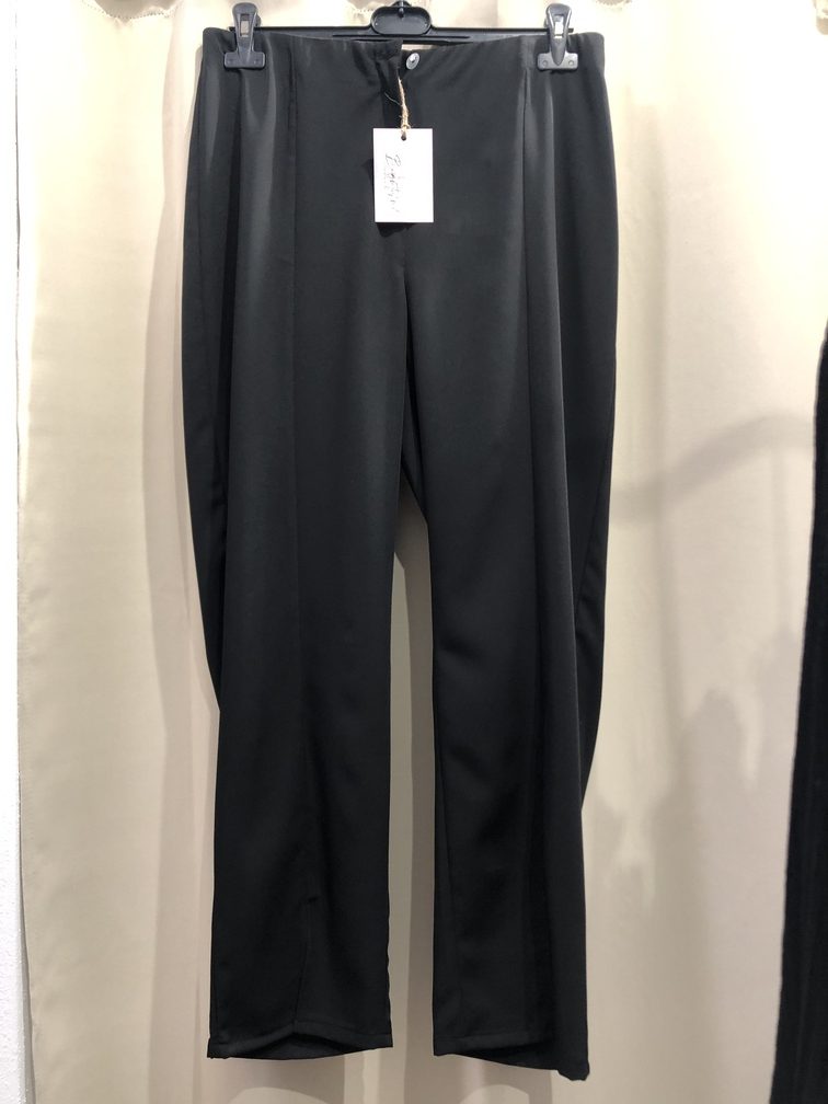 Pantalon negro recto basico. Talla 44. Precio 35E