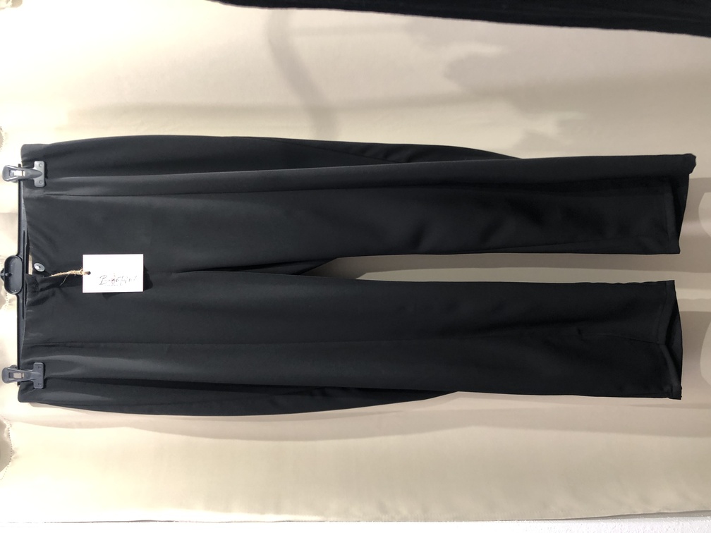 Pantalon negro recto basico. Talla 44. Precio 35E