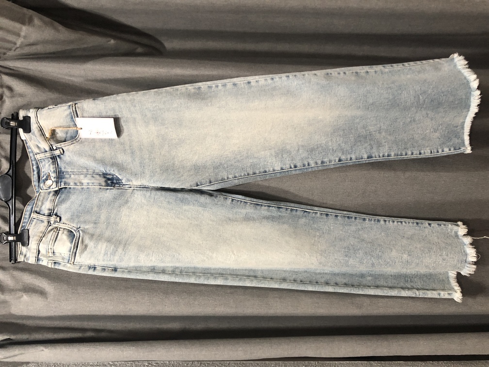 Pantalon vaquero color claro. Talla 44. Precio 38E