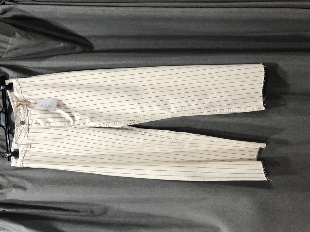 Pantalon vaquero de rayas beige. Talla 38. Precio 40E