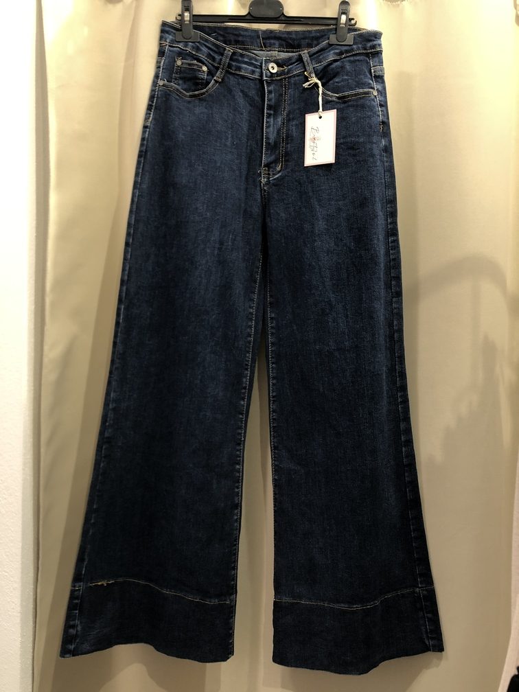 Pantalon vaquero pata de elefante. Talla L. Precio 28E